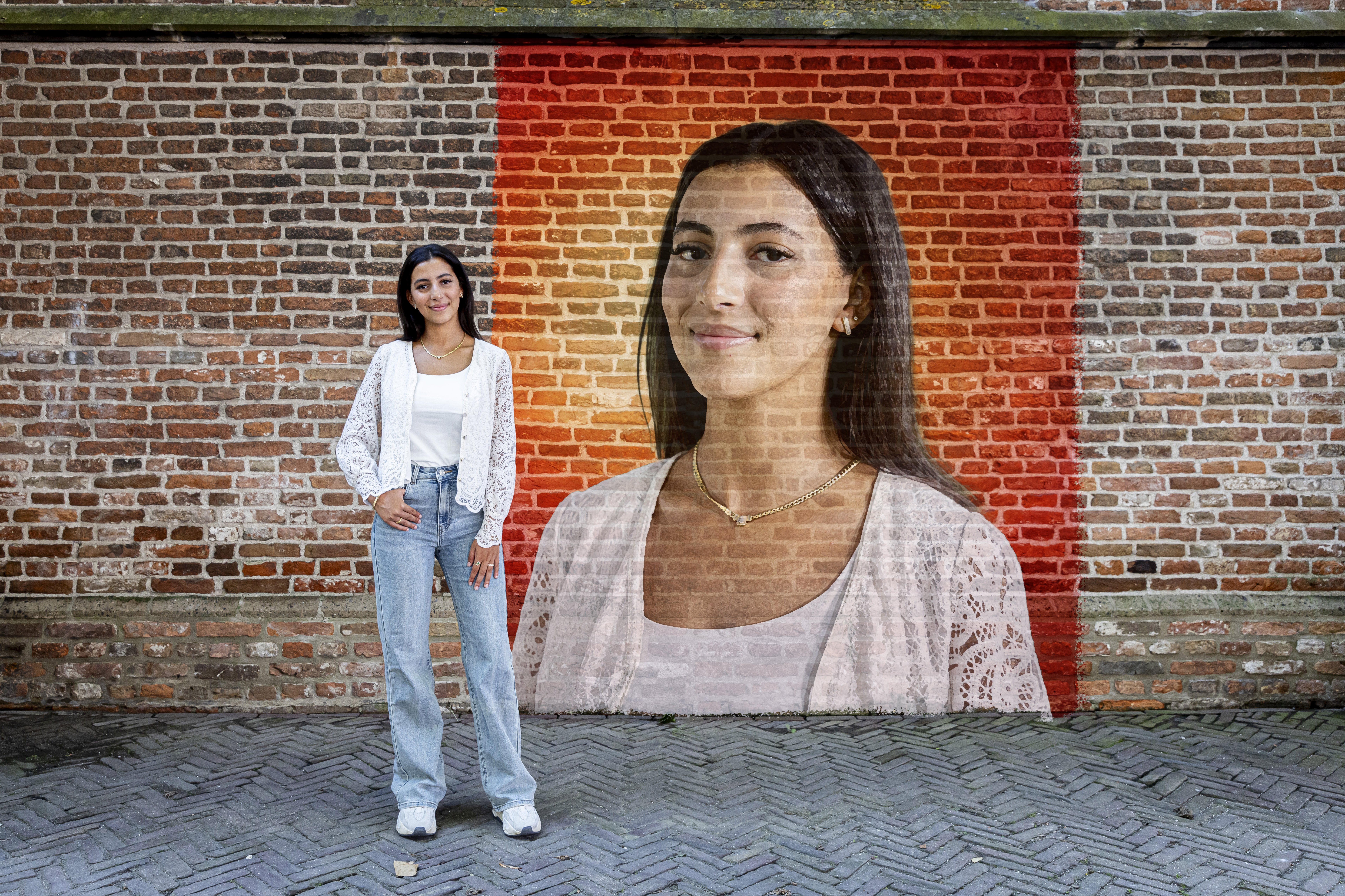 Dounia voor haar street art portret
