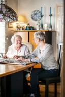 Deelnemers aan tafel van het project Wedde dat 't lukt