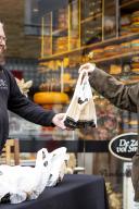 coronasociaalherstelfonds_man_kaasboer